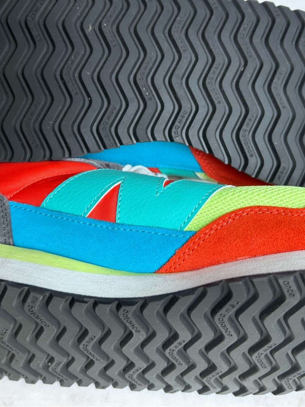 New Balance 237 Neon Lime, Teal & Red Retro Runner men’s size 10 - Picture 8 of 11